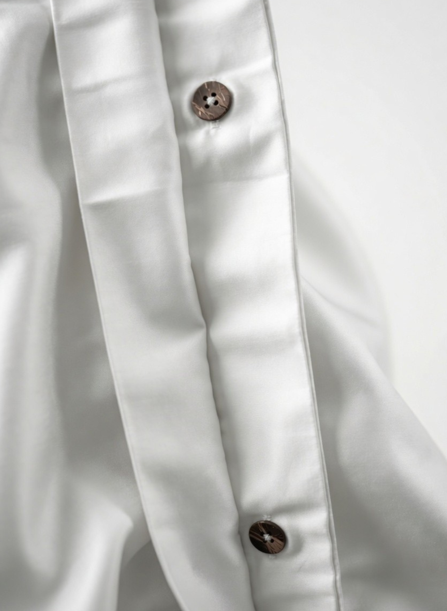 white buttone enslure for friends and fa,o;y