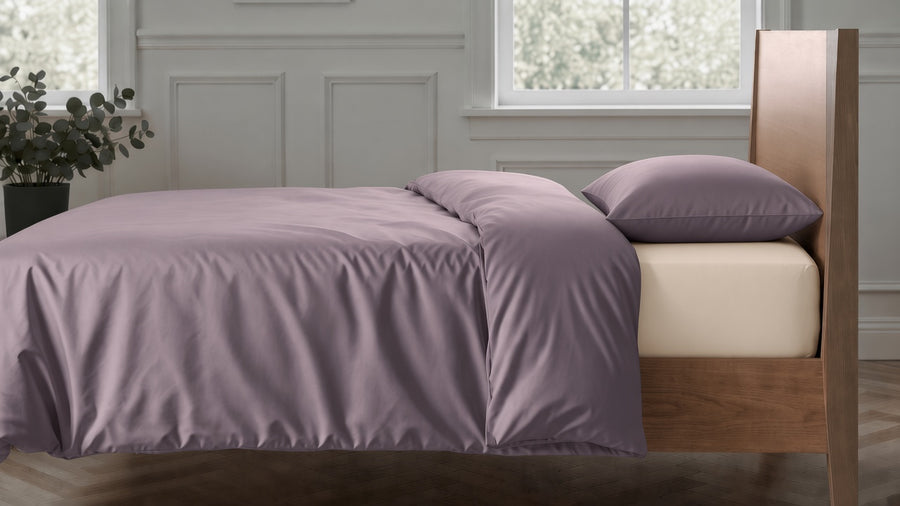 Plum duvet cover and pillowcase with Clotted Cream sheets